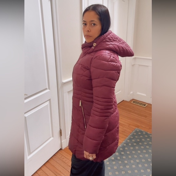 Guess Women's Burgundy Puffer Jacket size M - Picture 4 of 13